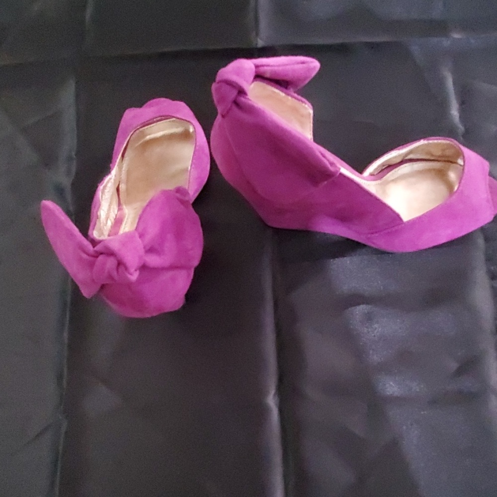 Shoes - Picture 4 of 5